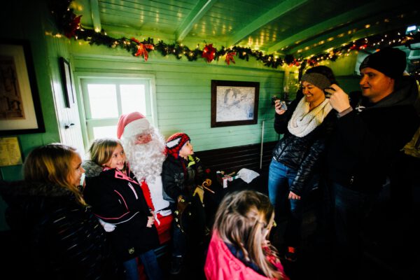 holiday-train-rides-groups-and-families