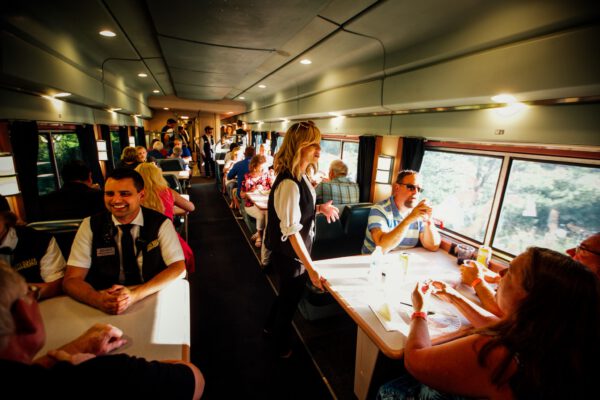 dining-car-train-ride-indiana-ohio-michigan