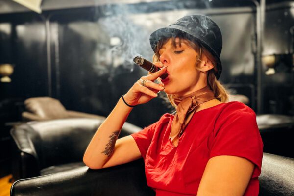 cigar-train-lounge-guest