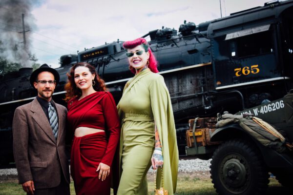 vintage-dressed-passengers