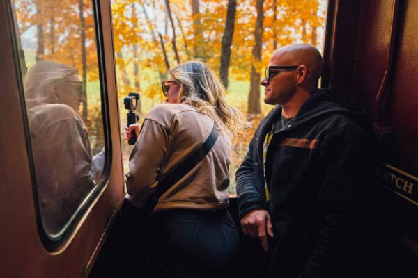 fall-color-train-passengers-4602