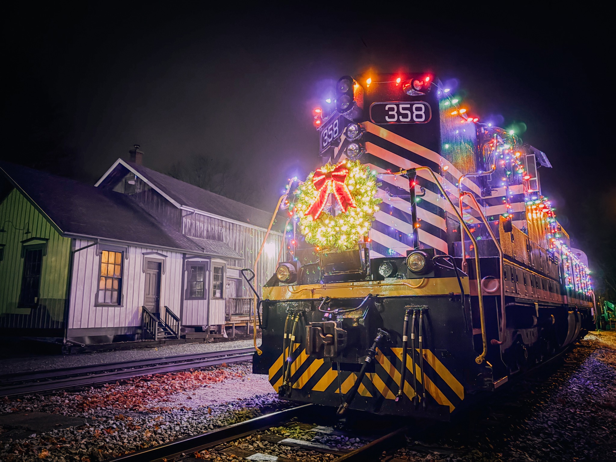Indiana Christmas Train – Departing Pleasant Lake, Indiana